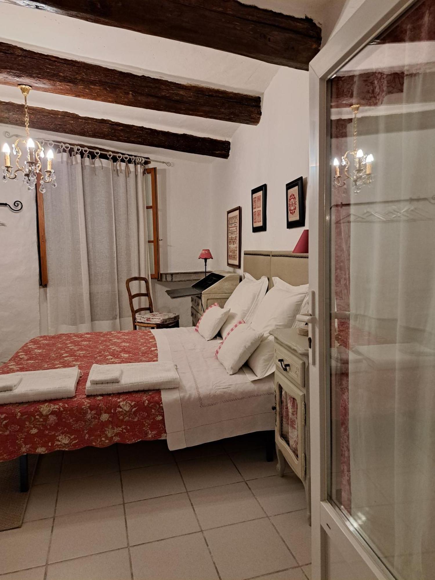 La Maison De Gisele Bed and Breakfast Saint-Victor-des-Oules Esterno foto